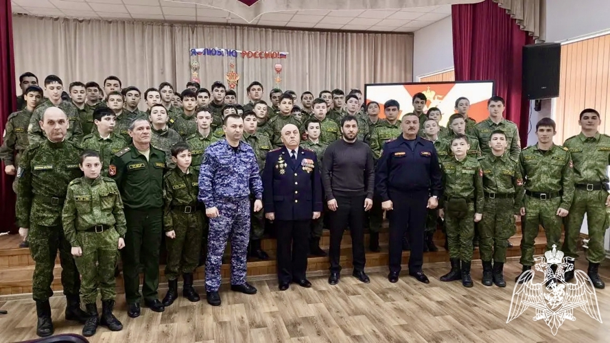 В рамках акции «Дни Росгвардии» представители Росгвардии встретились с кадетами