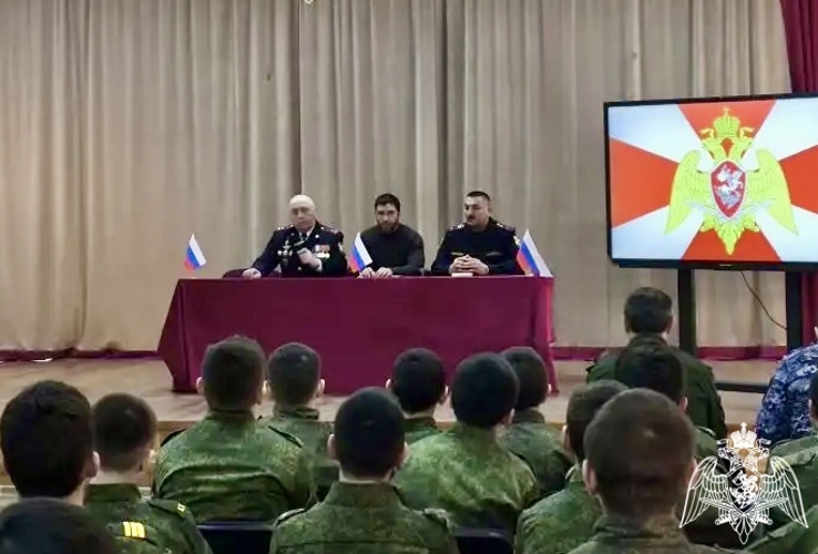 В рамках акции «Дни Росгвардии» представители Росгвардии встретились с кадетами