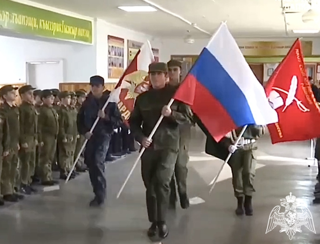 Учащиеся подшефного класса Росгвардии приняли участие в строевом смотре в Кабардино-Балкарии