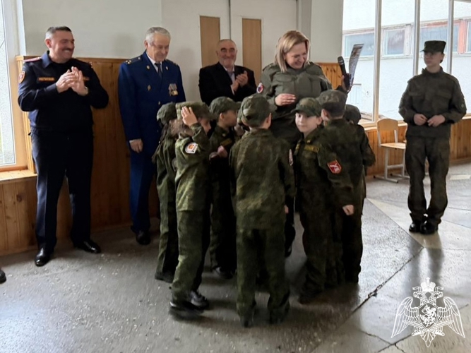Учащиеся подшефного класса Росгвардии приняли участие в строевом смотре в Кабардино-Балкарии