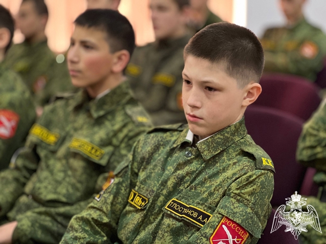 В рамках акции «Дни Росгвардии» представители Росгвардии встретились с кадетами