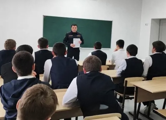 В Кабардино-Балкарии представители Росгвардии провели профориентационные встречи со школьниками