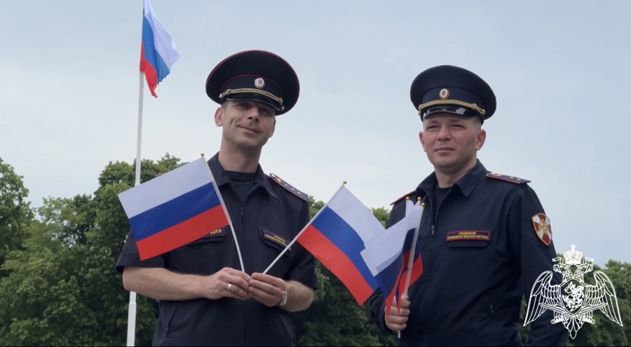 В Кабардино-Балкарии сотрудники вневедомственной охраны присоединились к акции «Российский триколор»