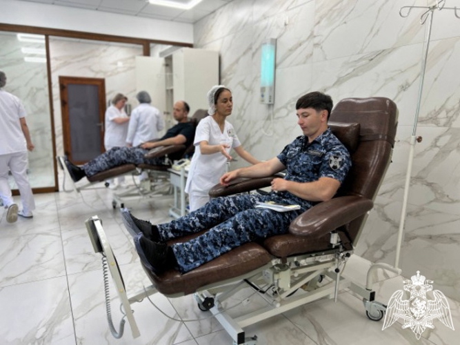  В КАБАРДИНО-БАЛКАРИИ РОСГВАРДЕЙЦЫ ПРИНЯЛИ УЧАСТИЕ В ДОНОРСКОЙ АКЦИИ «ОТ СЕРДЦА К СЕРДЦУ»