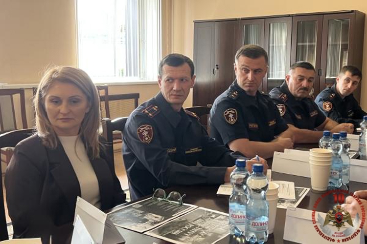 В Нальчике офицеры вневедомственной охраны Росгвардии провели круглый стол с представителями образовательных учреждений