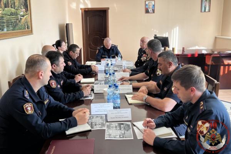 В Нальчике офицеры вневедомственной охраны Росгвардии провели круглый стол с представителями образовательных учреждений